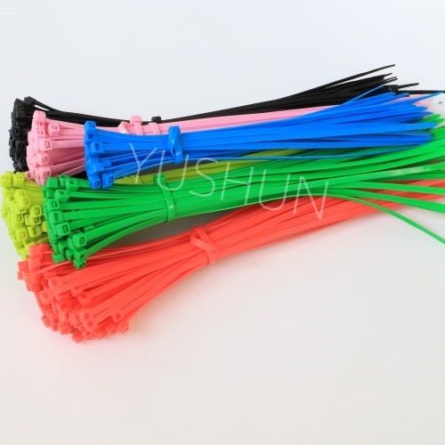 Tout l'individu de tailles fermant à clef l'utilisation en nylon colorée de serre-câble pour bondir des fils