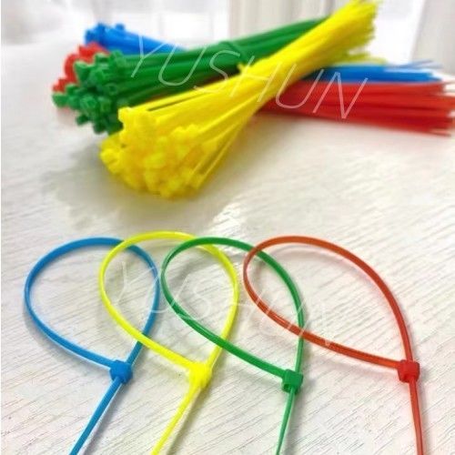 Tout l'individu de tailles fermant à clef l'utilisation en nylon colorée de serre-câble pour bondir des fils
