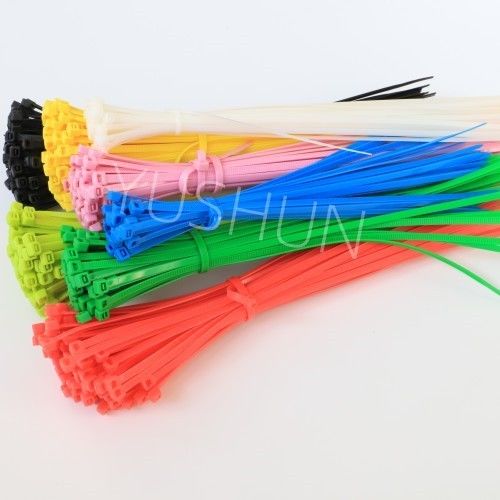 Des liens en plastique de câble en nylon auto-verrouillable durable - OEM - Disponible en blanc ou noir