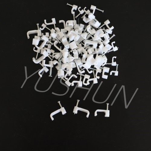 Biens utilisant de divers colliers en plastique plats de couleur blanche ou noire ou de câble pour des fils