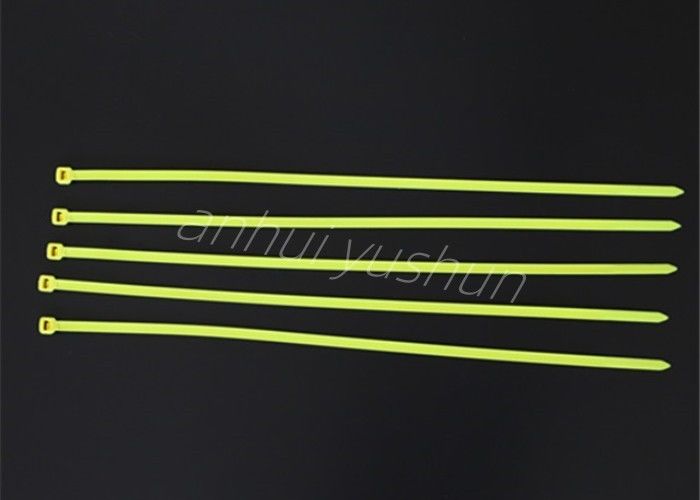 Des attaches en plastique de câbles en nylon auto-verrouillable sécurisées et réutilisables pour le regroupement sans couture des câbles