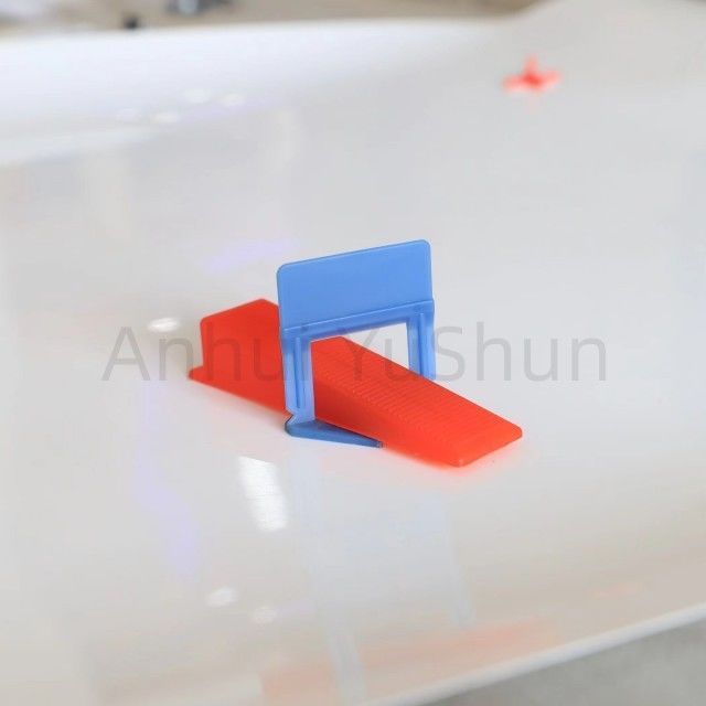 Tuile noire de 1.0mm nivelant des agrafes et des entretoises de cales pour parqueter le plastique