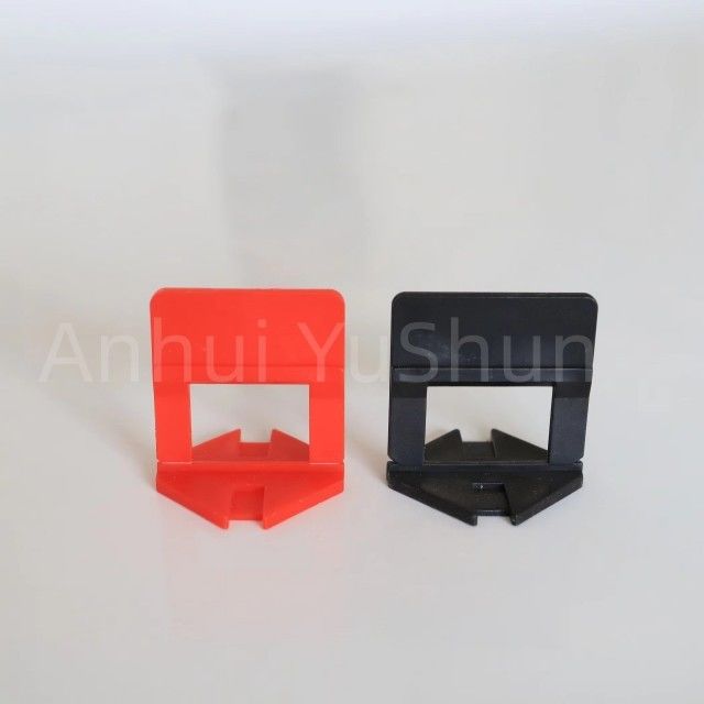 Tuile noire de 1.0mm nivelant des agrafes et des entretoises de cales pour parqueter le plastique