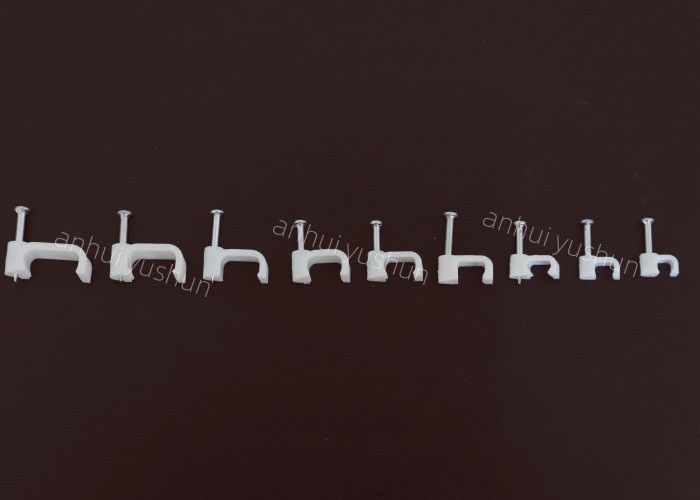 Clips de câble en plastique faciles à installer pour la gestion des câbles intérieurs et extérieurs