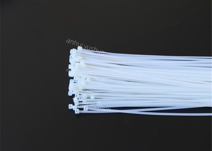 Des attaches en plastique de câbles en nylon auto-verrouillable sécurisées et réutilisables pour le regroupement sans couture des câbles