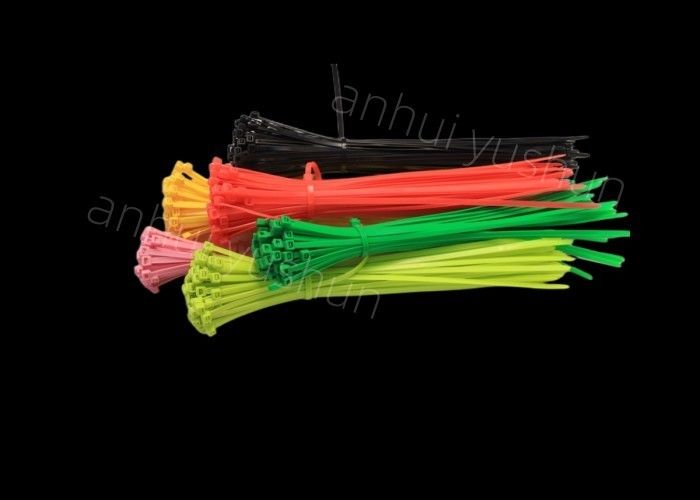 Cable en nylon auto-verrouillable blanc ou noir Liens en plastique avec une résistance à la traction de 18 lbs