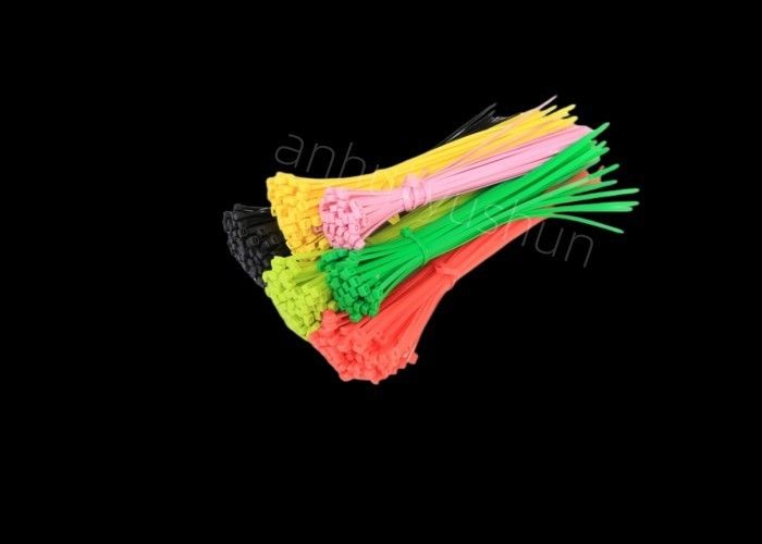 le type liens en plastique résistants de boucle de serre-câble en nylon en plastique câblent l'organisateur