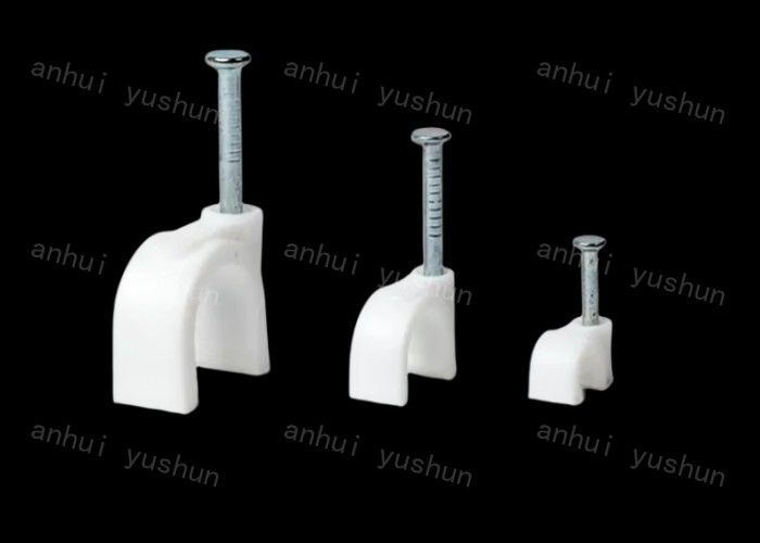 Clips de câble en plastique faciles à installer pour une utilisation en intérieur/extérieur avec des caractéristiques et des avantages