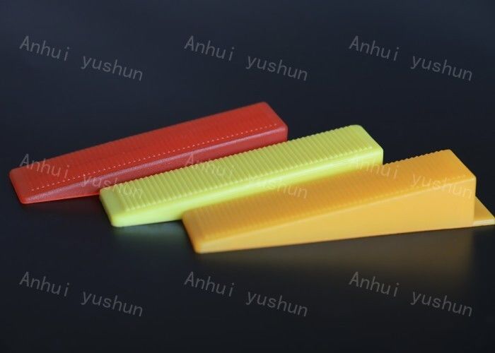 Clips et cales de nivellement de carreaux de pince à pousser en plastique utilisés pour l'installation de revêtements de sol